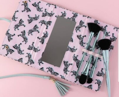 AVON MAKE UP BRUSH