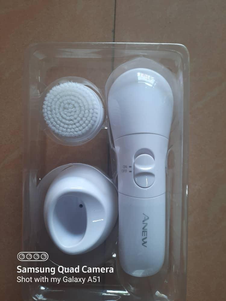 AVON CLEANSING BRUSH