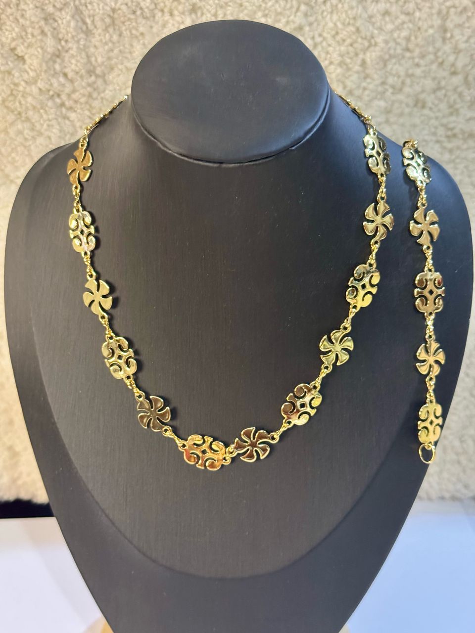 Ladies Necklace Earrings & Bracelet